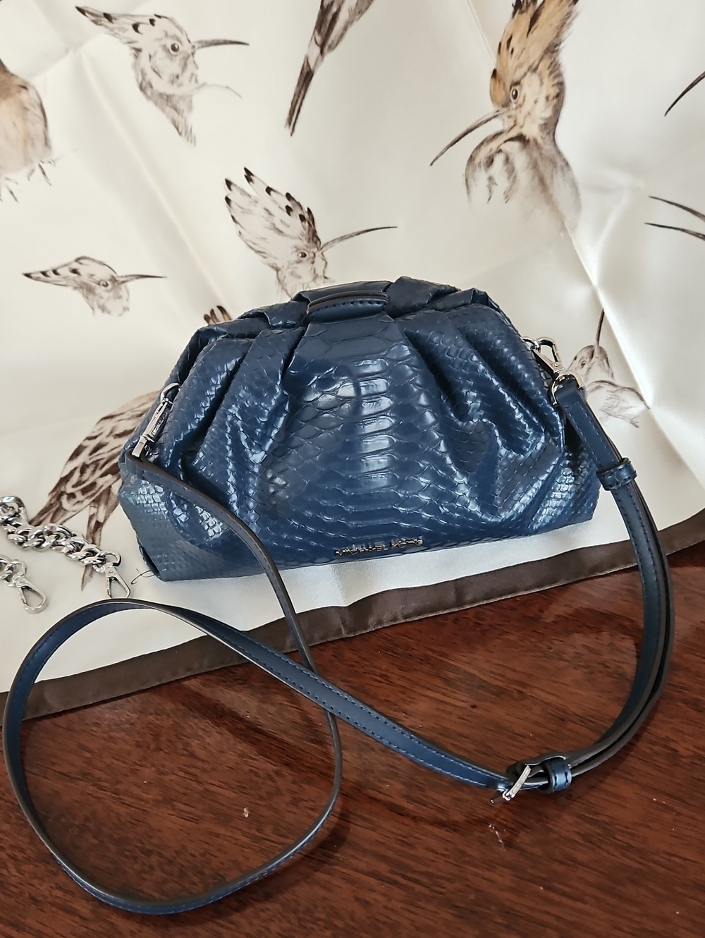 ๐ BIG SALE MICHAEL KORS Blue Snakeskin Embossed Clutch/Crossbody - Picture 8 of 10